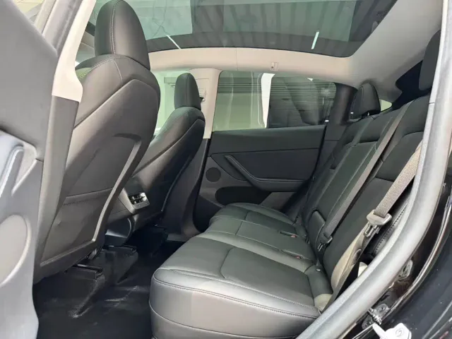 Tesla Model Y — Фото автомобиля 13