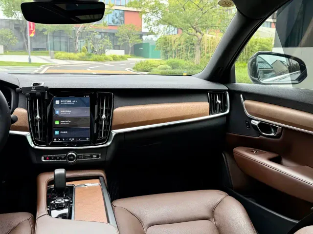Volvo S90 — Фото автомобиля 11