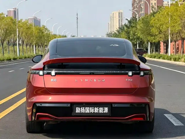 Lynk & Co Z10 — Фото автомобиля 8