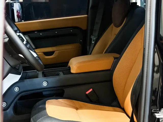 Land Rover Defender — Фото автомобиля 12