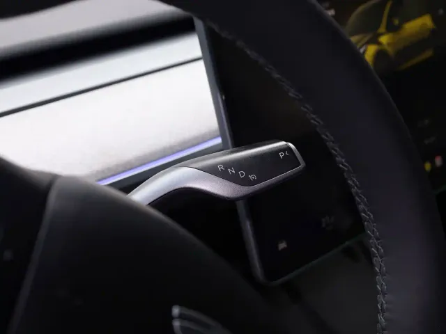 Tesla Model Y — Фото автомобиля 13