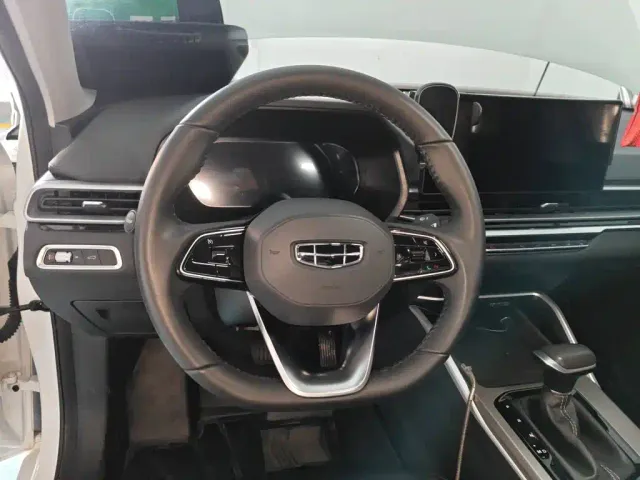 Geely Emgrand — Фото автомобиля 6