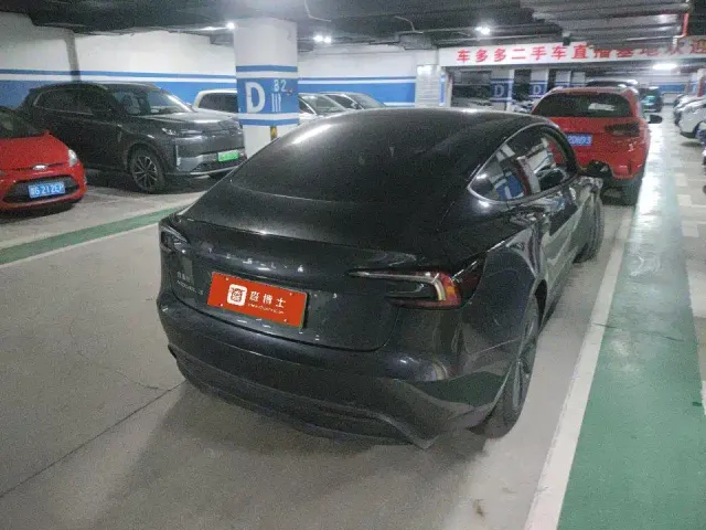 Tesla Model 3 — Фото автомобиля 2