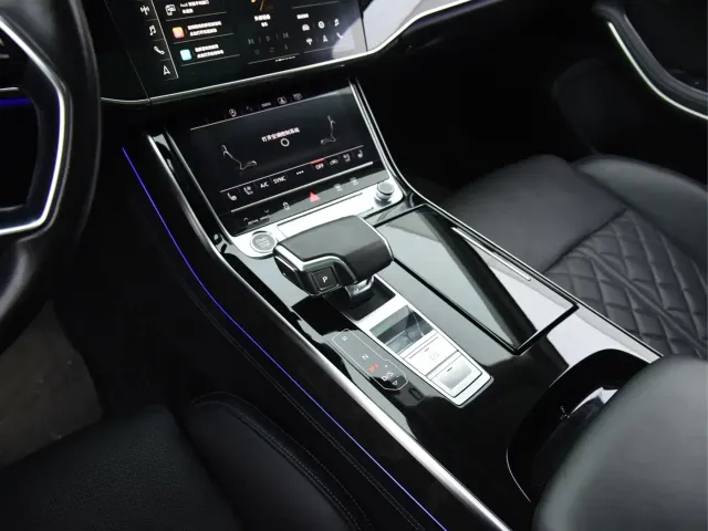 Audi A8 — Фото автомобиля 10