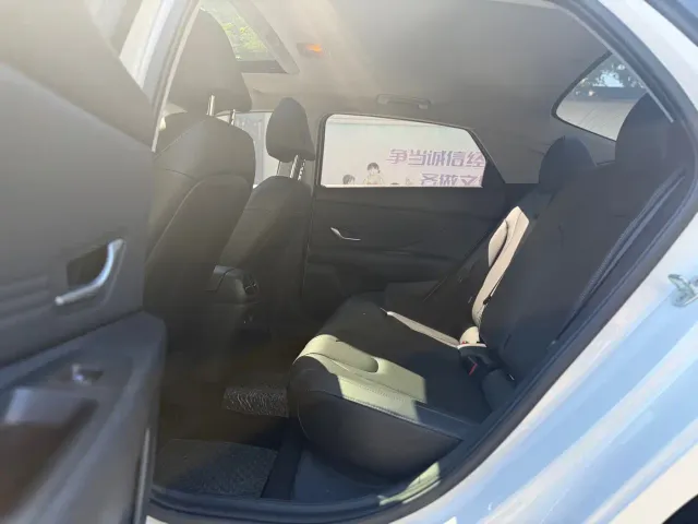 Hyundai Elantra — Фото автомобиля 11