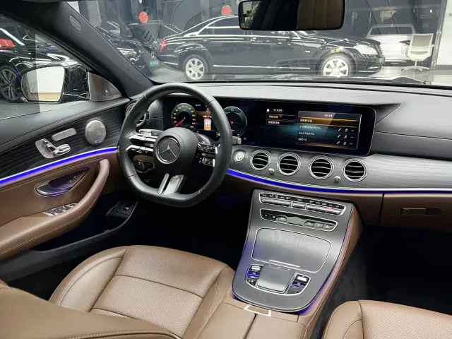 Mercedes-Benz E-Class — Фото автомобиля 23