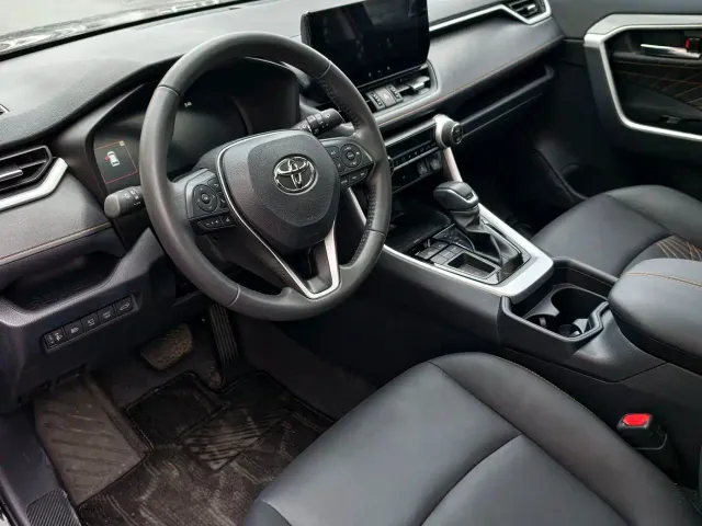 Toyota RAV4 — Фото автомобиля 5