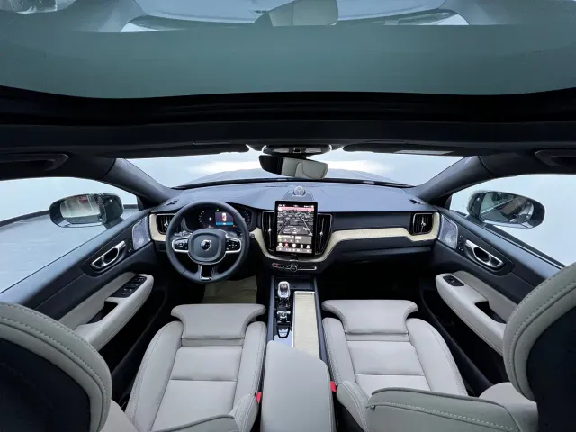 Volvo XC60 — Фото автомобиля 25
