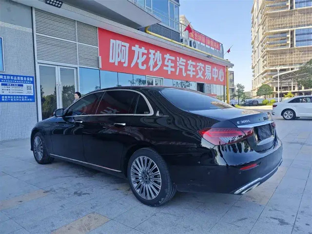 Mercedes-Benz E-Class — Фото автомобиля 3