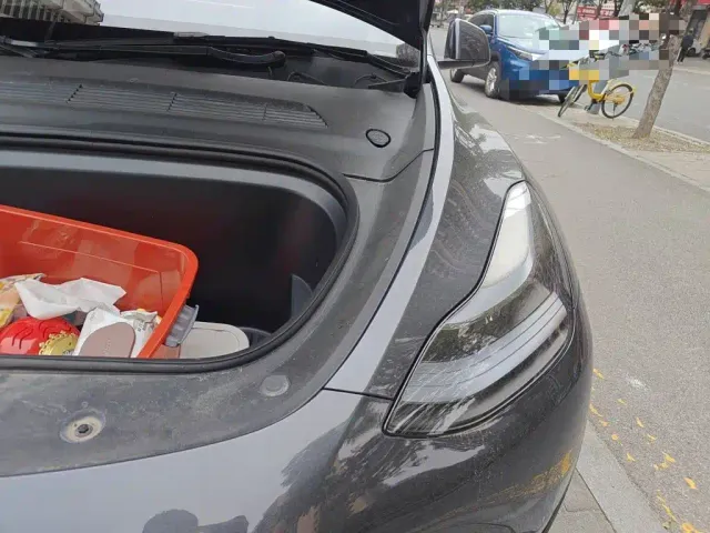 Tesla Model Y — Фото автомобиля 21
