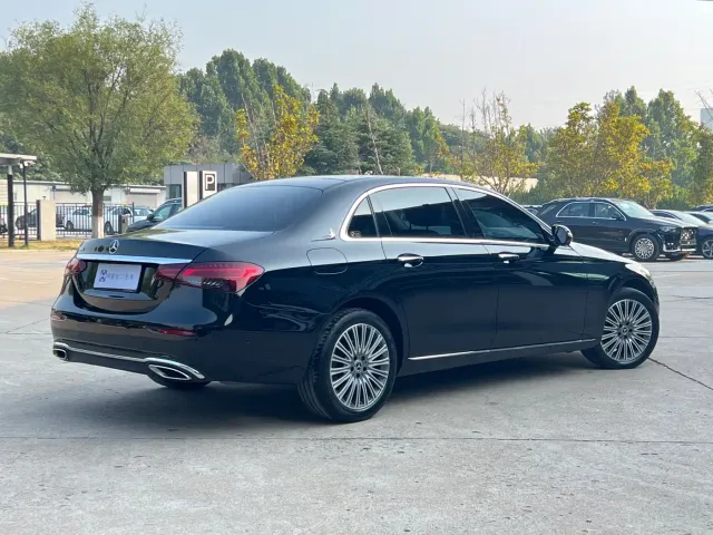 Mercedes-Benz E-Class — Фото автомобиля 5