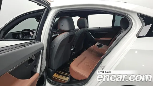 BMW 5 Series G60 — Фото автомобиля 17