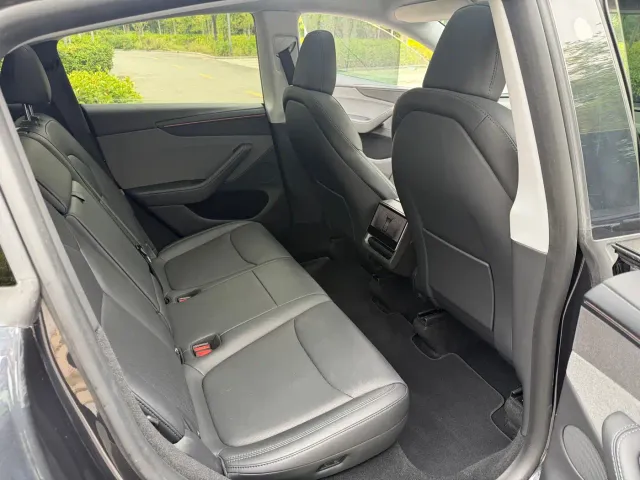 Tesla Model Y — Фото автомобиля 9