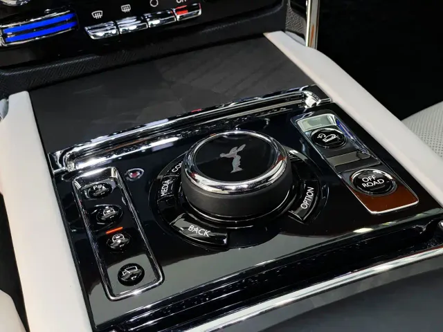 Rolls-Royce Cullinan — Фото автомобиля 14