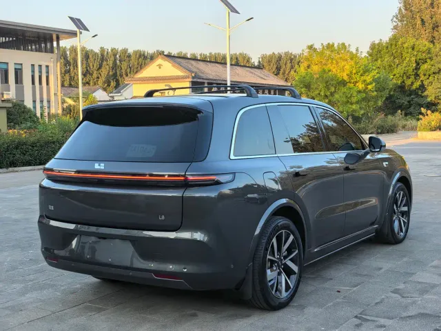 Li Auto L8 — Фото автомобиля 7