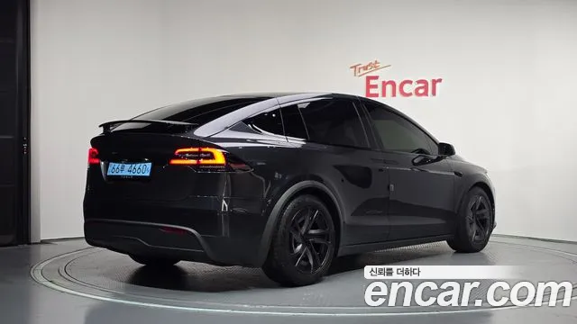 Tesla Model X — Фото автомобиля 2