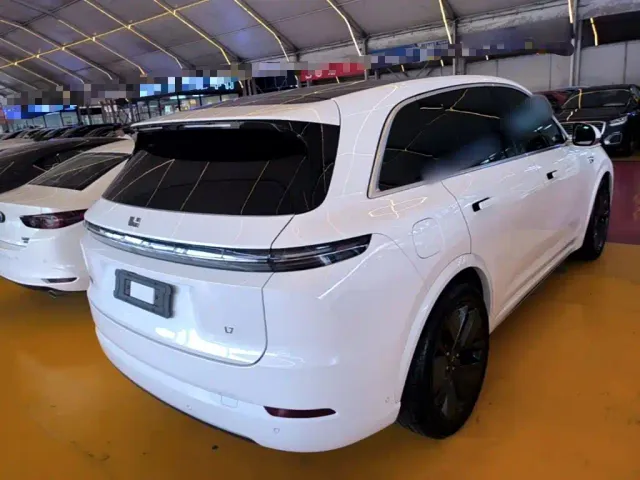 Li Auto L7 — Фото автомобиля 6