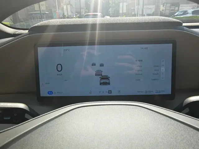 Volvo XC70 Plug-in Hybrid — Фото автомобиля 11