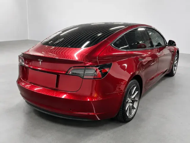 Tesla Model 3 — Фото автомобиля 7