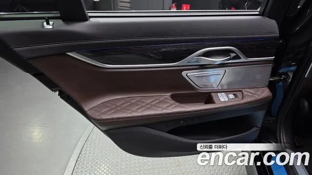 BMW 7 Series — Фото автомобиля 14