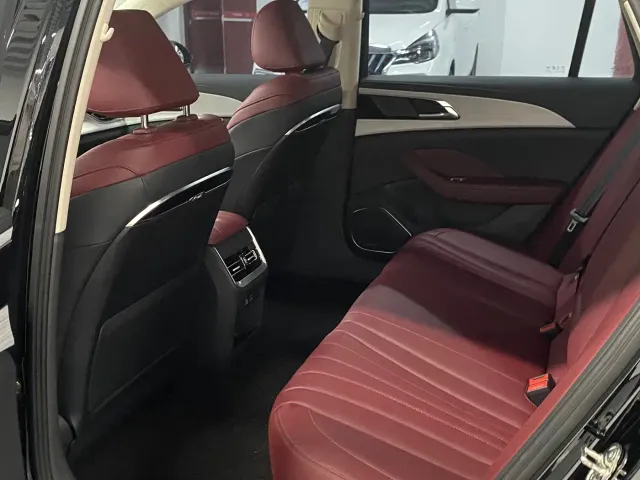 Hongqi H5 — Фото автомобиля 12