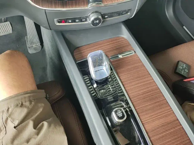Volvo XC60 — Фото автомобиля 13
