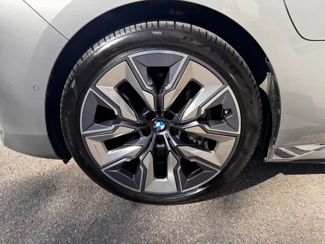 BMW i7 — Фото автомобиля 21