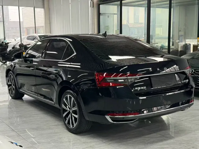 Skoda Superb — Фото автомобиля 13