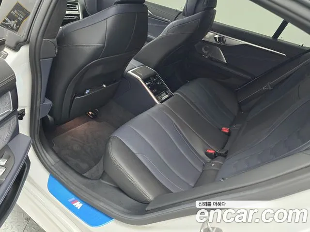 BMW 8 Series G15 — Фото автомобиля 16