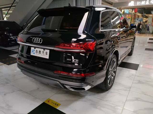 Audi Q7 — Фото автомобиля 7
