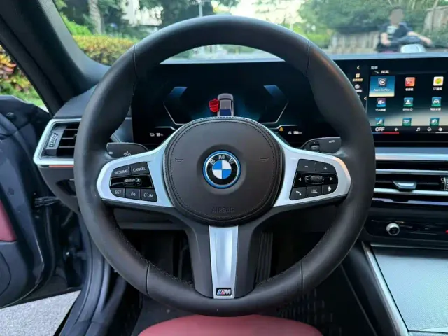 BMW i4 — Фото автомобиля 10