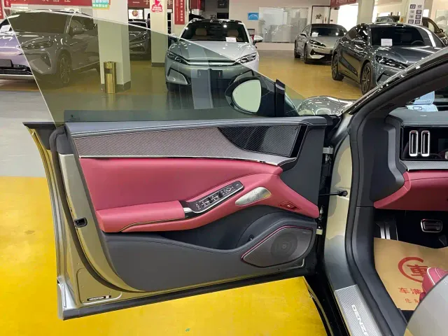 Denza Z9GT — Фото автомобиля 6