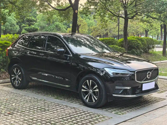 Volvo Volvo XC60 2022 B5 AWD R-Design — Фото автомобиля 3