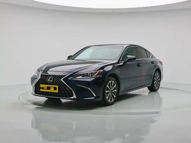 Фотография автомобиля — Lexus ES