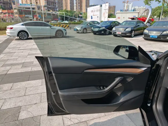 Tesla Model 3 — Фото автомобиля 11