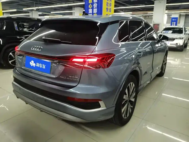 Audi Q4 e-tron — Фото автомобиля 3