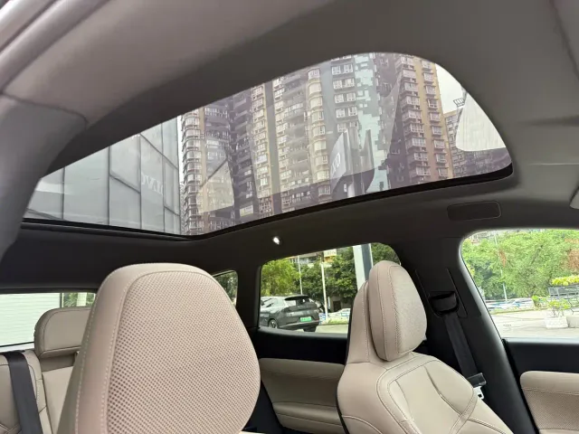 Volvo XC70 Plug-in Hybrid — Фото автомобиля 16