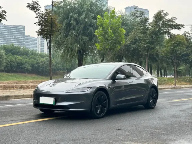 Фотография автомобиля — Tesla Model 3