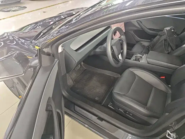 Tesla Model 3 — Фото автомобиля 11