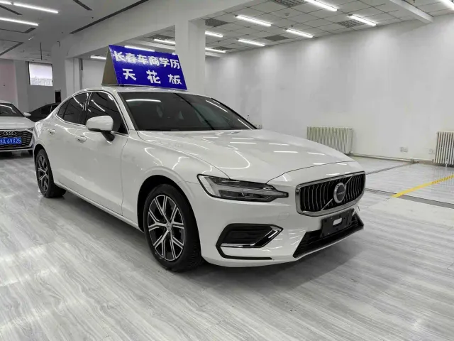 Volvo S60 — Фото автомобиля 3