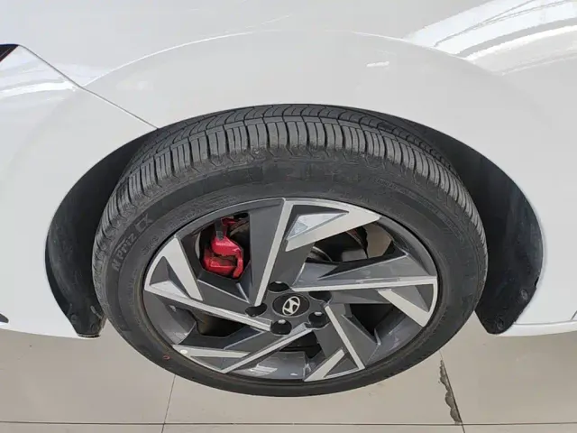 Hyundai Elantra — Фото автомобиля 22