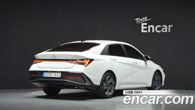 Hyundai Avante CN7 — Фото автомобиля 2