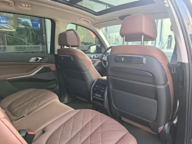 BMW X7 — Фото автомобиля 6