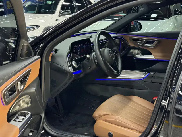 Mercedes-Benz E-Class — Фото автомобиля 4