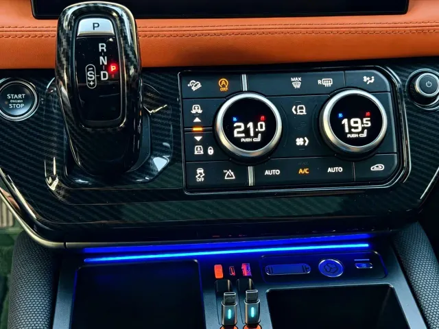 Land Rover Defender — Фото автомобиля 8