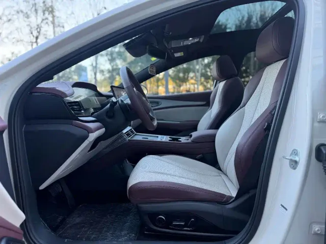 BYD Seal 07 DM-i — Фото автомобиля 7