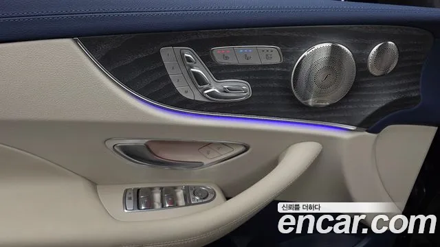 Mercedes-Benz E-Class — Фото автомобиля 25