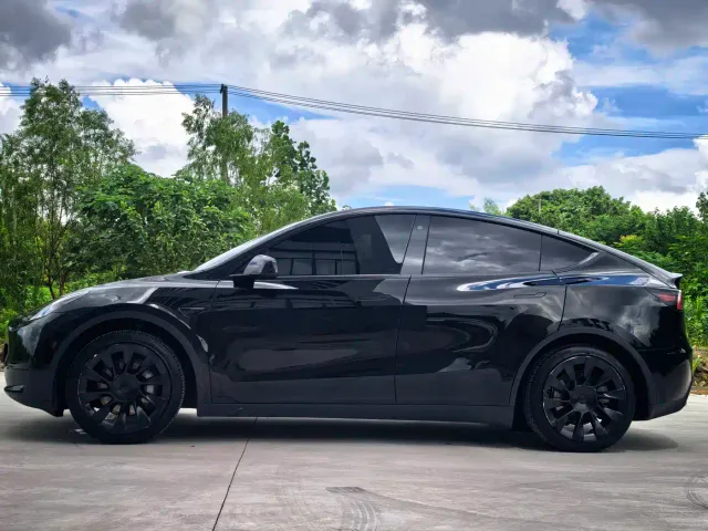 Tesla Model Y — Фото автомобиля 5