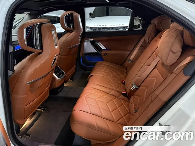 BMW 7 Series G70 — Фото автомобиля 10