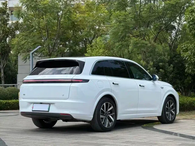 Li Auto L7 — Фото автомобиля 9